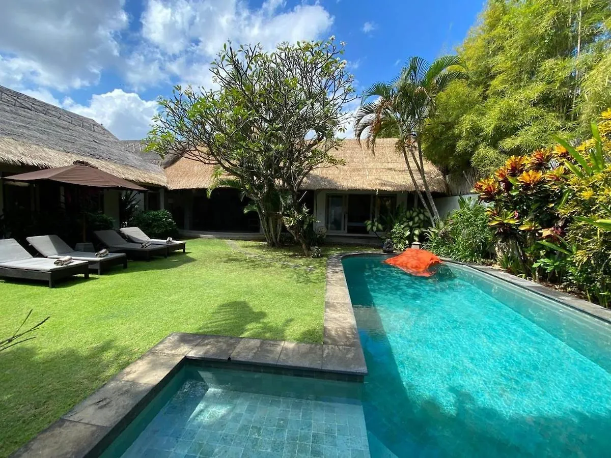 A Cozy 3 Bedrooms Villa With Pool Seminyak
